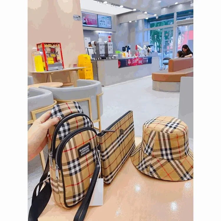 Burberry Vintage Check Accessories Set